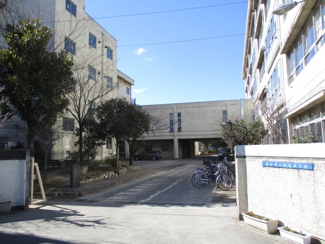中学校　草加市立花栗中学校（中学校）まで1495m