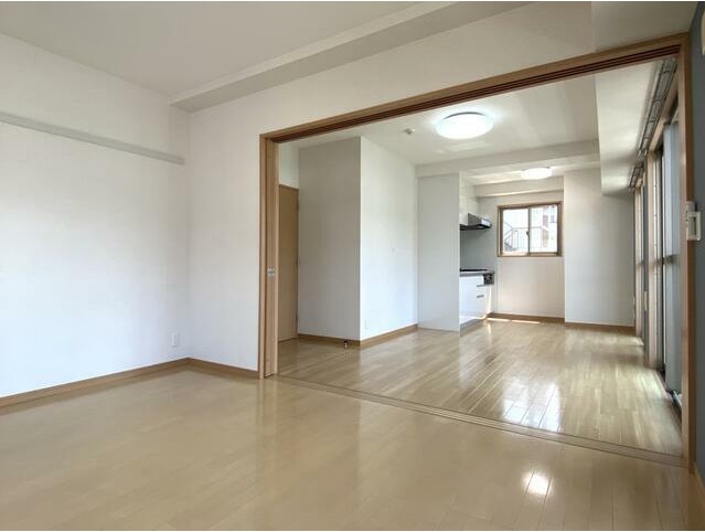 居室・リビング　使いやすい形の為、レイアウトを楽しめます♪