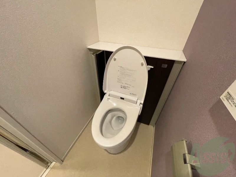 トイレ　白を基調としたトイレは、清潔感がありますね