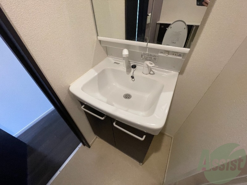 洗面設備　洗面台はこちら。朝の身支度はここでばっちり。