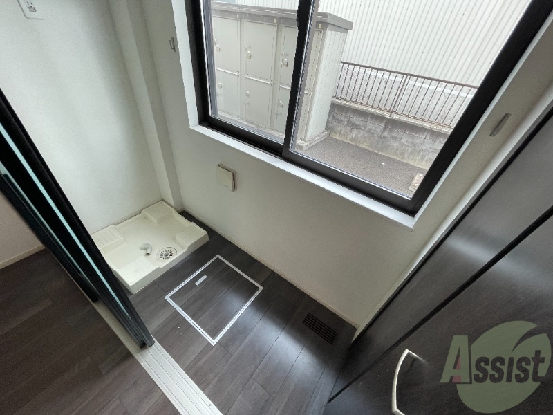 バルコニー　バルコニーは洗濯物を干すスペースがあります。