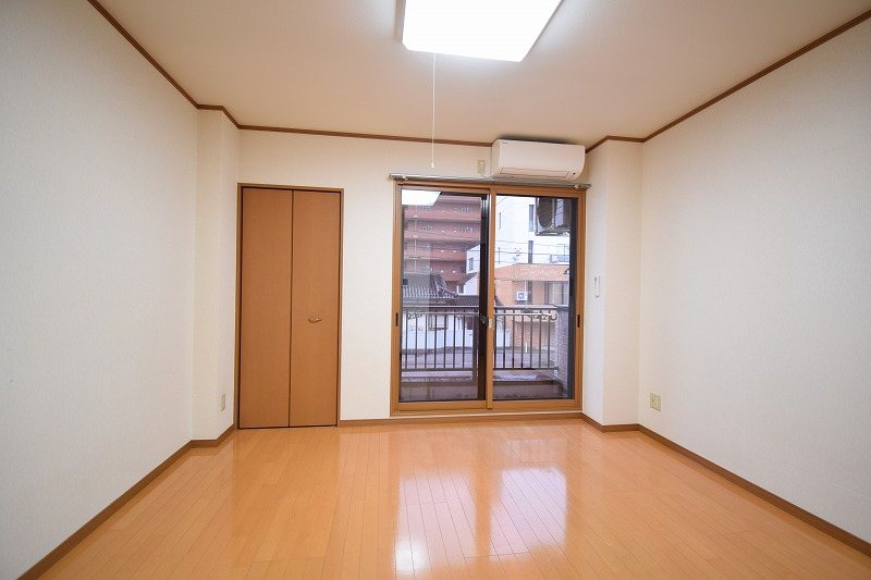 居室・リビング　洋室8帖