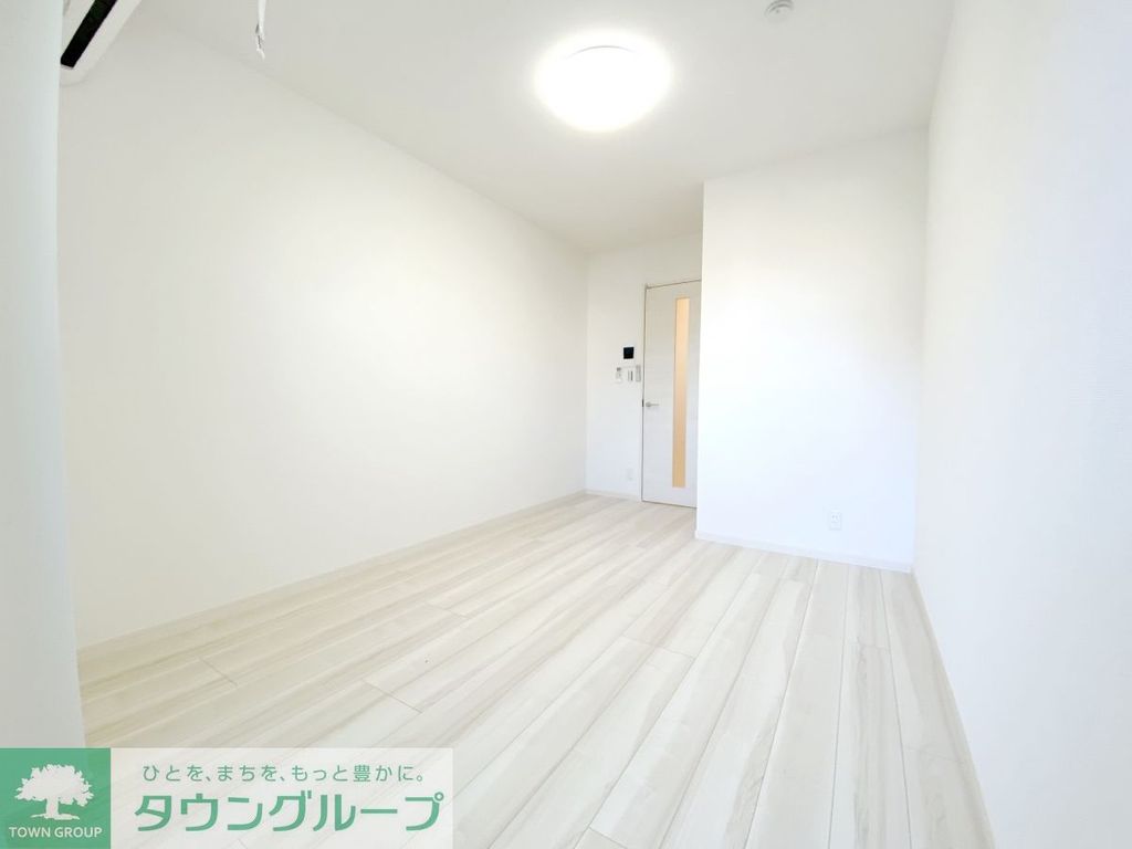 居室・リビング　★清潔感のある白く明るい室内です★