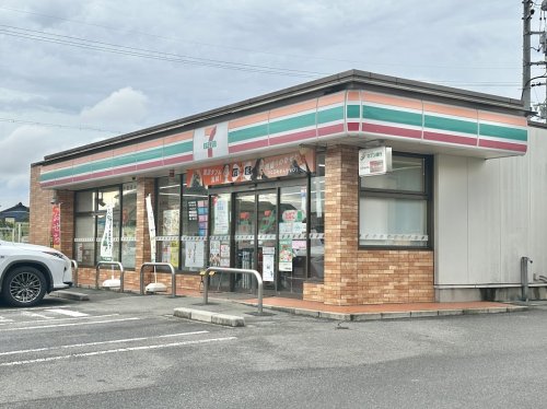 コンビニ　セブンイレブン東海市名和町店（コンビニ）まで681m
