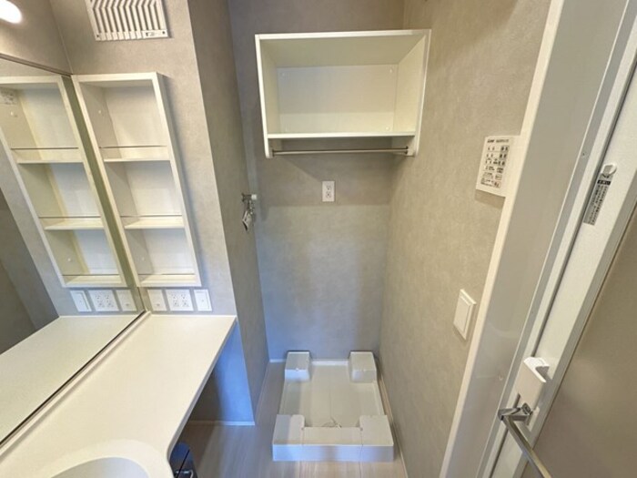 玄関　洗濯機置き場