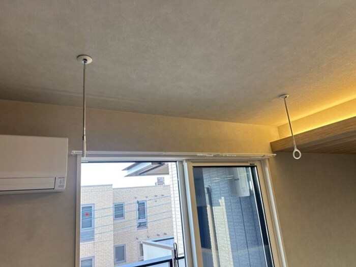 ロビー　室内物干し