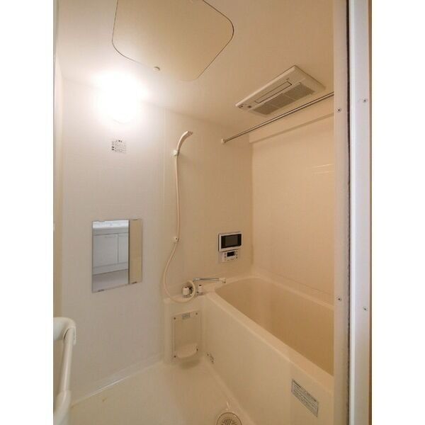 バス・シャワールーム　追い焚き機能、浴室テレビあり