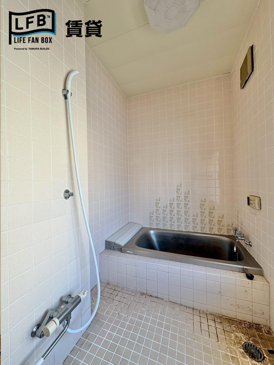 バス・シャワールーム　※清掃前の写真です！