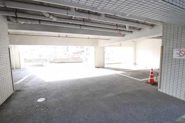 駐車場　駐車場に車を止められます