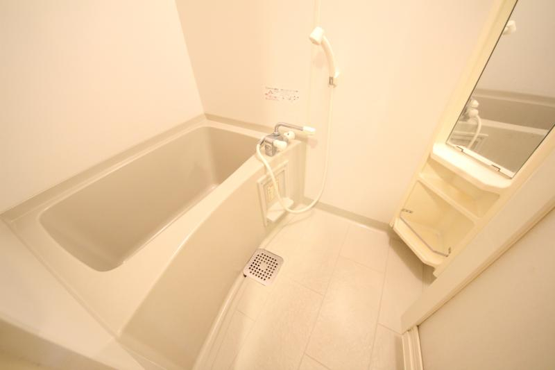 バス・シャワールーム　落ち着いた空間のお風呂です