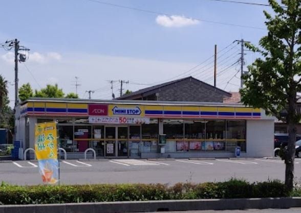 コンビニ　ミニストップ伊奈中央店（コンビニ）まで390m