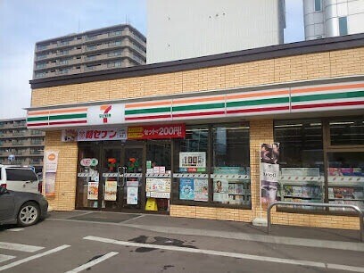 コンビニ　セブンイレブン札幌北5条店（コンビニ）まで633m