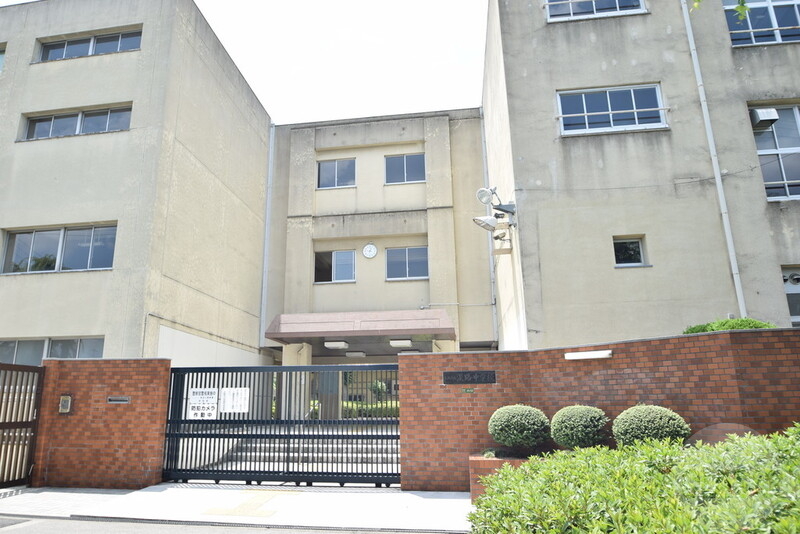 中学校　淡路中学校（中学校）まで450m