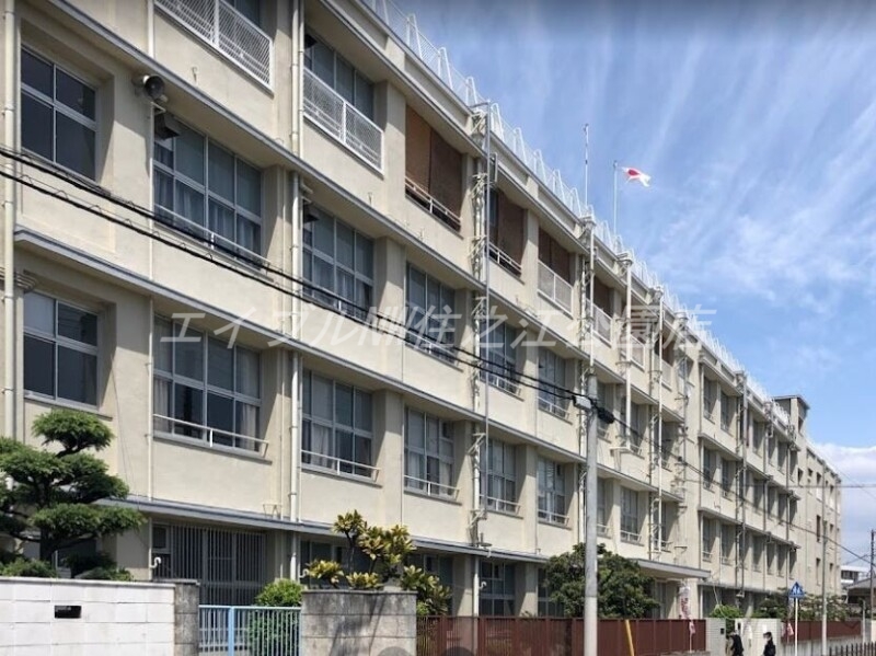 中学校　大阪市立大和川中学校（中学校）まで657m