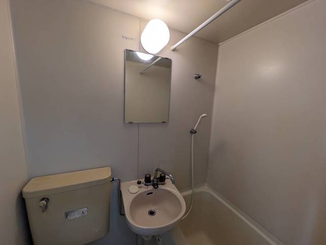 洗面設備　別部屋参考写真です