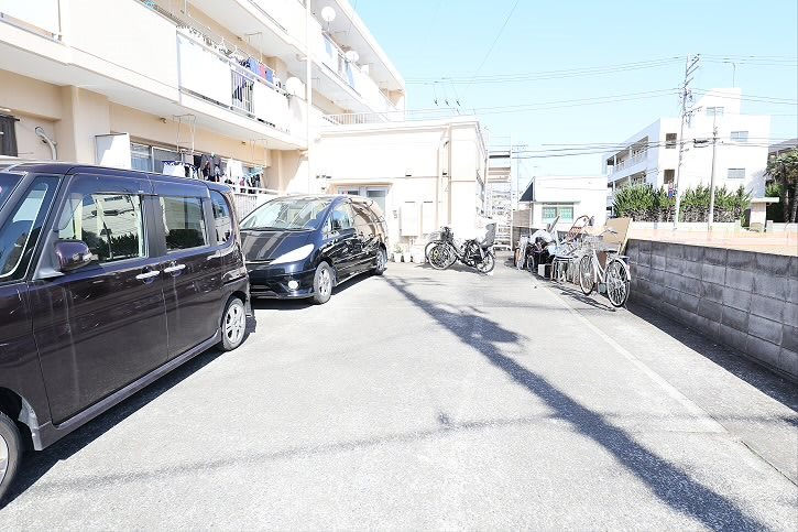 駐車場　別号室の参考写真となります
