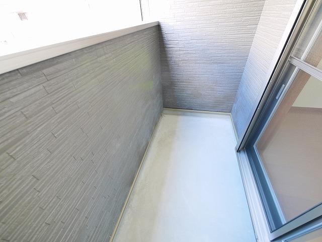 バルコニー　暖かな日差しのふりそそぐバルコニー