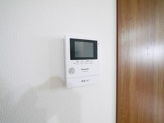 セキュリティ　中から訪問者を確認できるモニターフォン完備