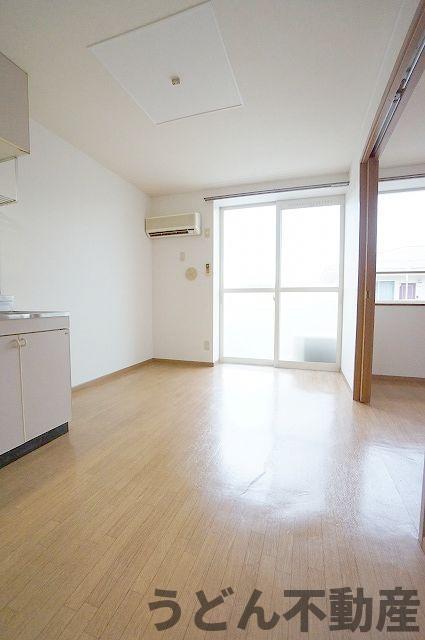 居室・リビング　うどん県のお部屋探しはうどん不動産へ うどんちゃんとLINE