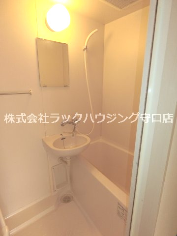 バス・シャワールーム　反転タイプ 同仕様写真となります。