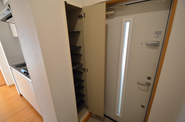 玄関　玄関横シューズボックス