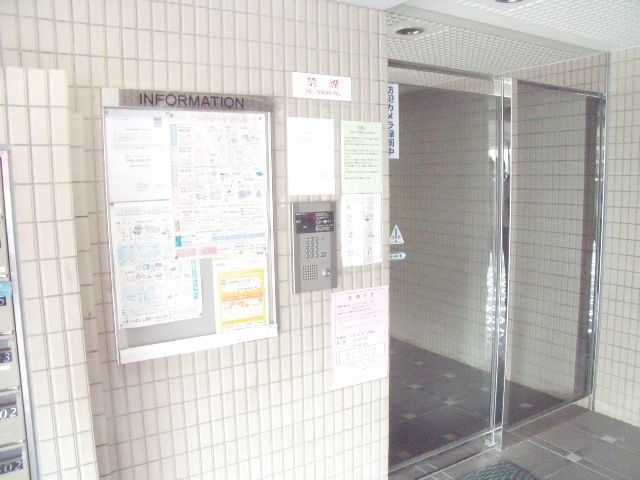 エントランス　オートロック付きのエントランス