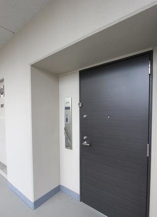 玄関　弊社は全物件が仲介手数料半月分でご紹介可能です。