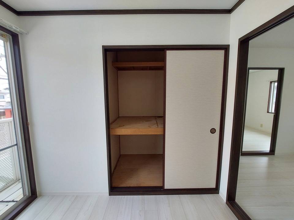 収納　押入れ