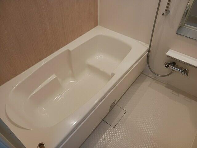 ＪＲ京浜東北線 石川町駅 バス乗車時間：20分 最寄りバス停で下車 徒歩1分 2階建 築1年の風呂写真