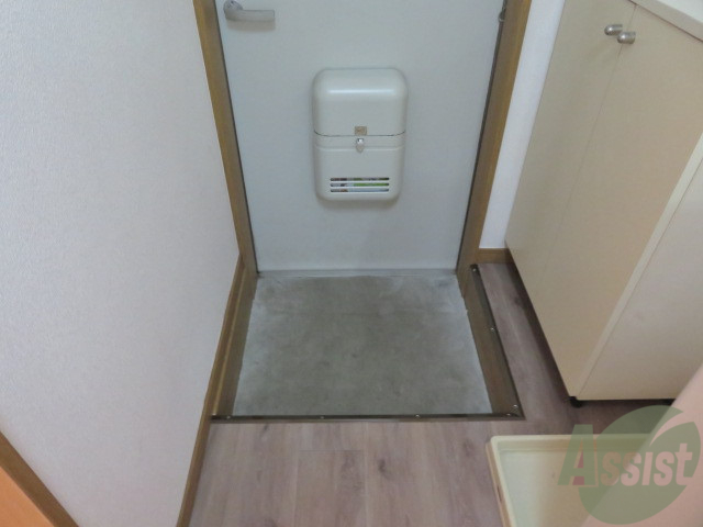 玄関　玄関の様子はこんな感じです。シューズボックス付きです。