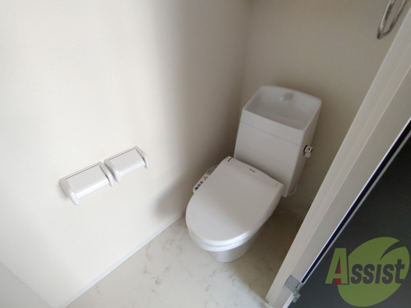 トイレ　トイレは綺麗でウォッシュレットも付いて快適にお使い頂けます。