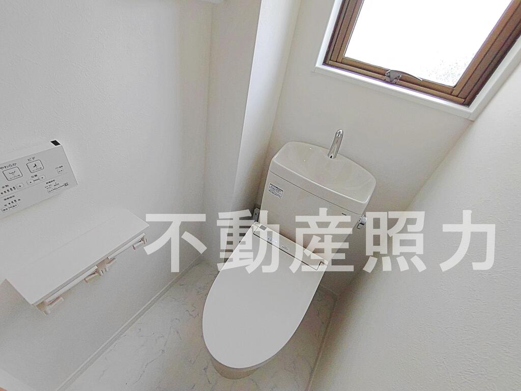 トイレ　※写真は別号室のものになります