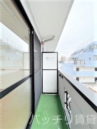 バルコニー　別号室の画像。現況優先