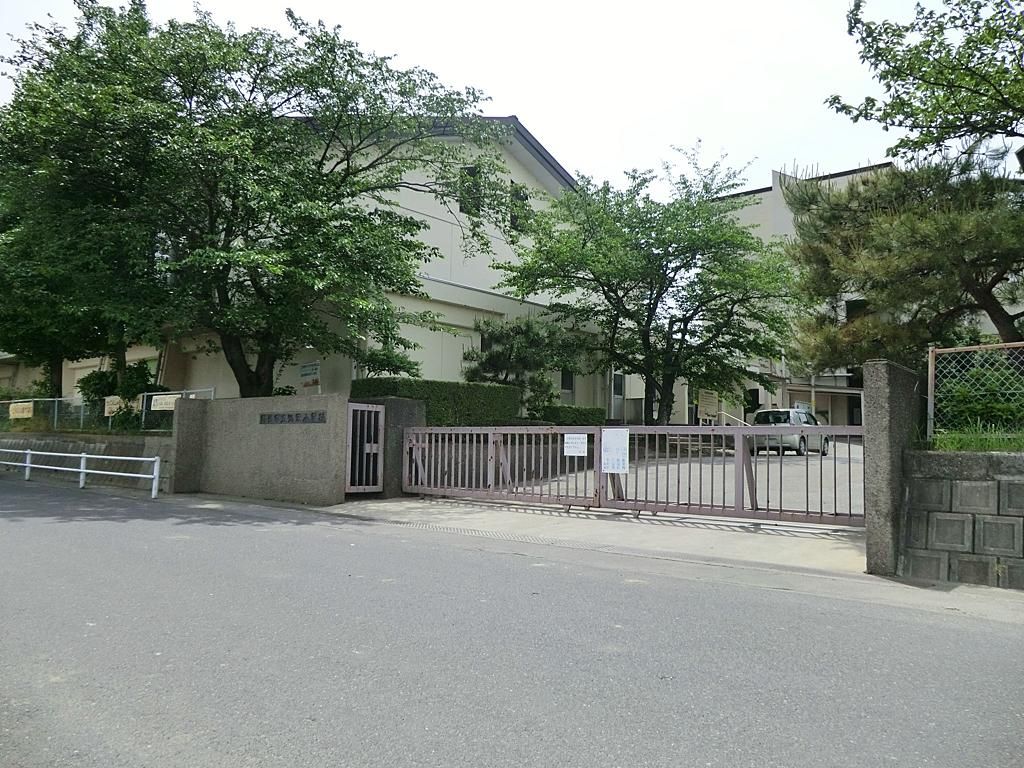 小学校　越谷市立弥栄小学校（小学校）まで550m