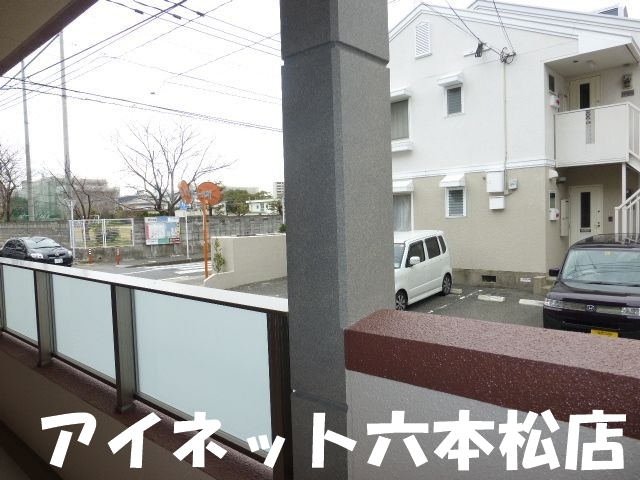 バルコニー　洗濯物はこちらへ。
