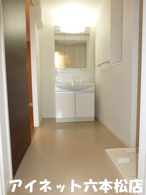 その他　洗濯機も置けます。