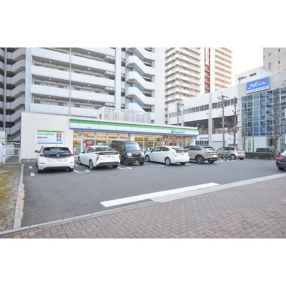 コンビニ　ファミリーマート千早店（コンビニ）まで131m