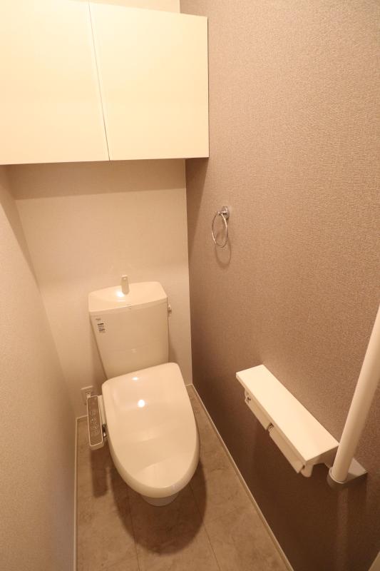 トイレ　温水洗浄便座付き