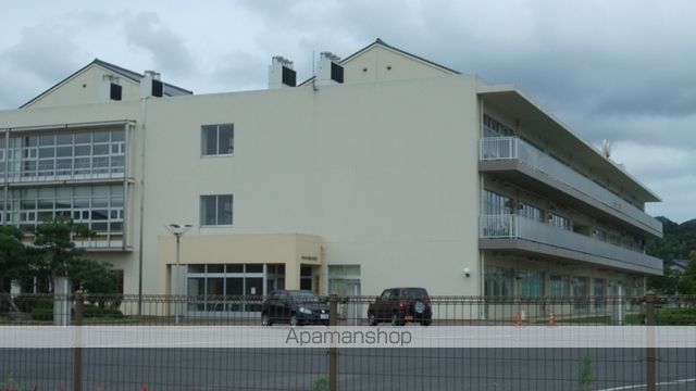 小学校　母衣小学校（小学校）まで753m