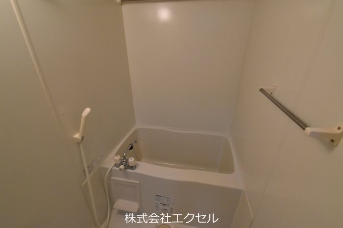 バス・シャワールーム　ゆったり入れるお風呂です。