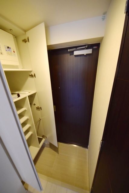 玄関　お問合せは(株)タウンハウジングレジデンス事業部までお問合…