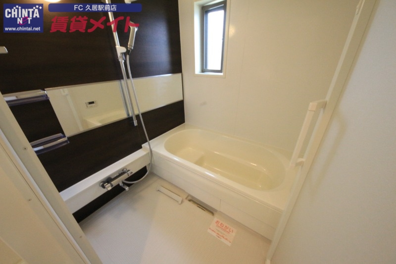 バス・シャワールーム　同物件別部屋の写真