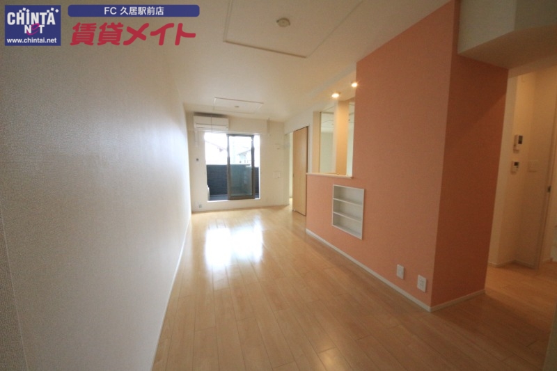 居室・リビング　同物件別部屋の写真