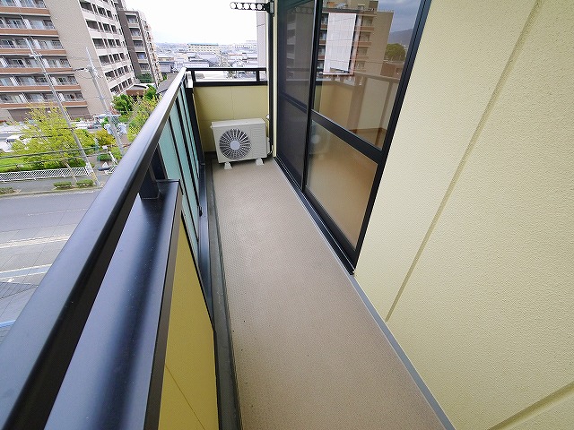 バルコニー　お洗濯にも便利なバルコニー付き