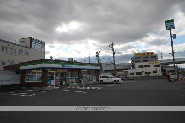 コンビニ　ファミリーマート（コンビニ）まで856m