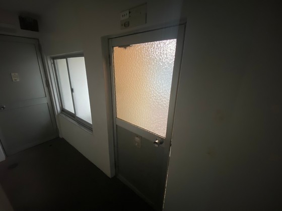 玄関　※別号室のお写真です。