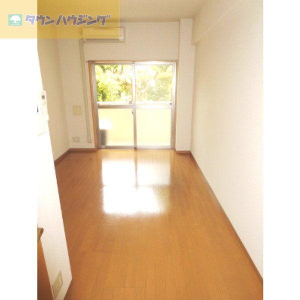 居室・リビング　ゆったり７，５帖のお部屋ですよ