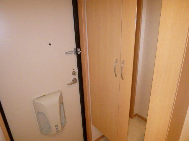 玄関　同仕様タイプの写真です。