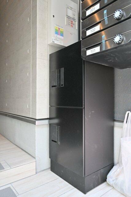 エントランス　宅配BOX?