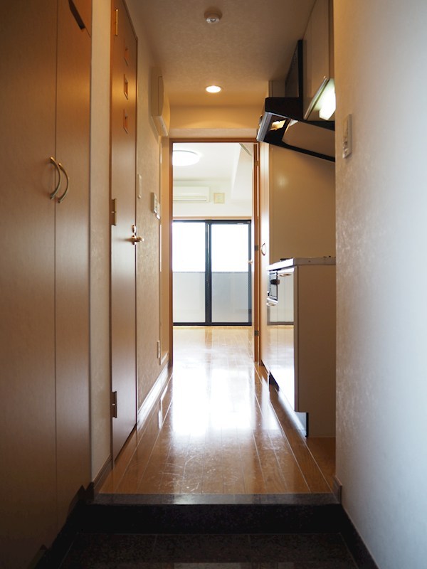 玄関　★玄関から居室の窓にまっすぐにつながる廊下で風通しが良いです